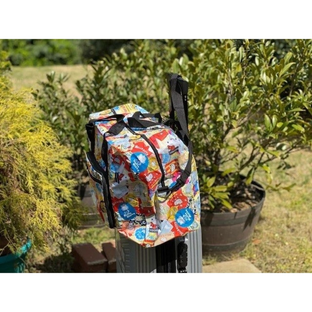 Hello Kitty Travel Duffle Bag Weekend Overnight Bag Colorful Print‎ foldable - Picture 6 of 7